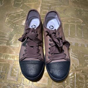 Man I. Sneaker in excellent condition